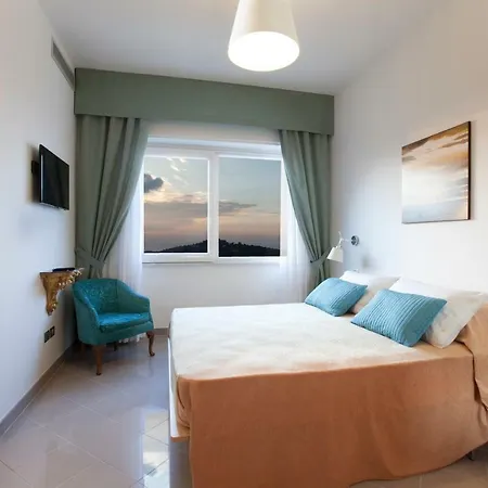 ヴィラ Mambrini *